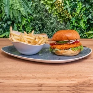 CRISPY CHICKEN BURGER MIT POMMES