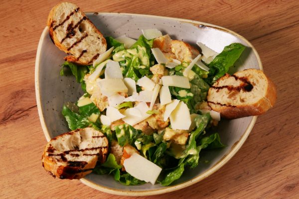 CAESAR E POLLO SALAD